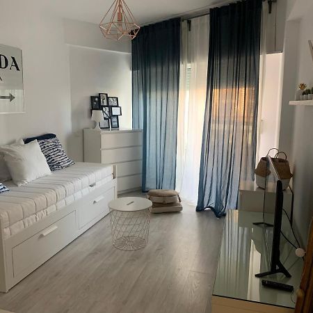 Acogedor Estudio En Primera Linea De Playa Benalmadena Exterior photo