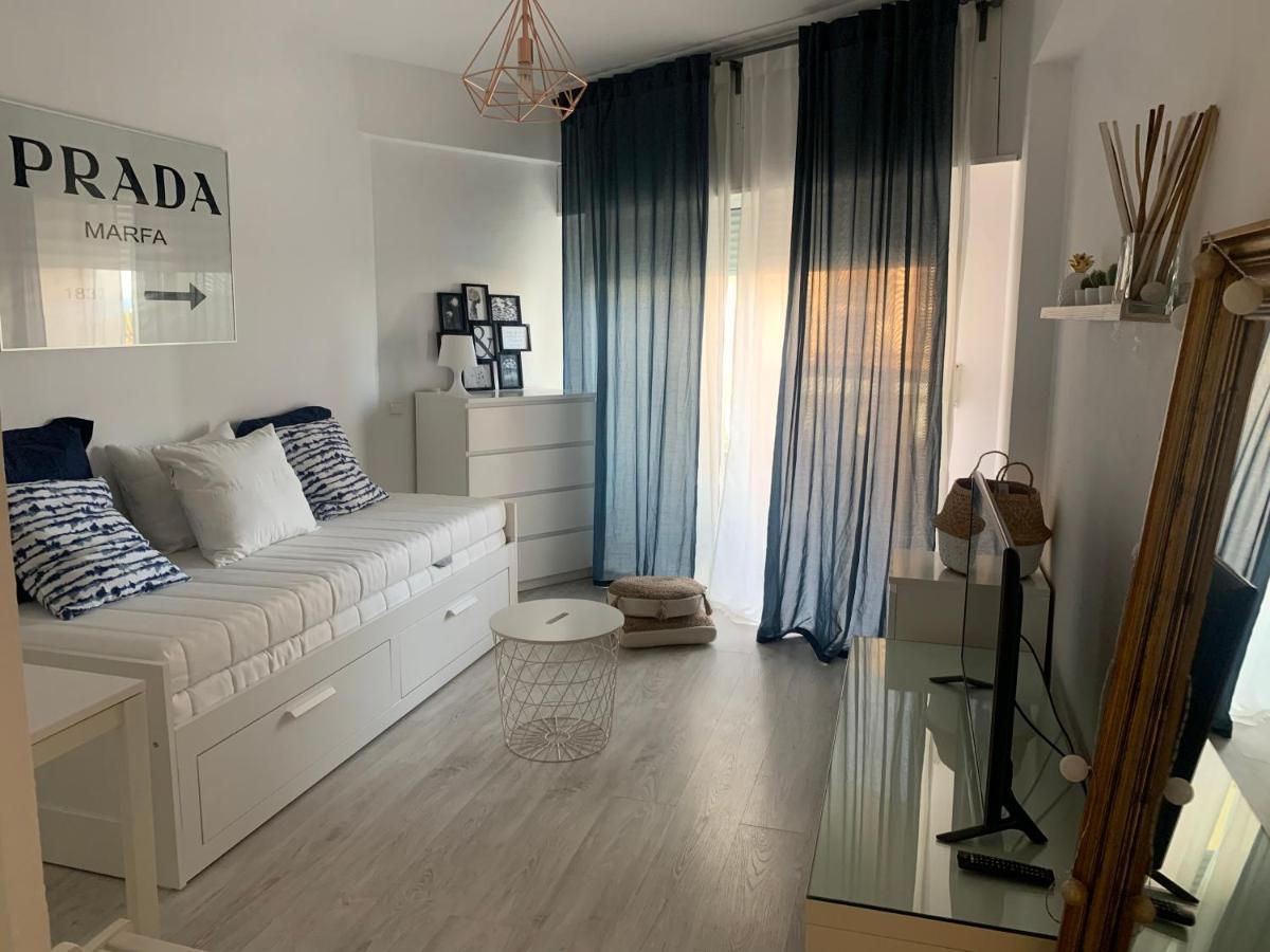 Acogedor Estudio En Primera Linea De Playa Benalmadena Exterior photo