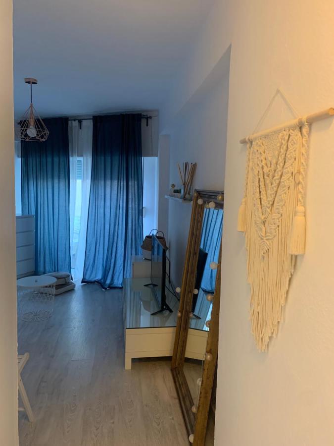 Acogedor Estudio En Primera Linea De Playa Benalmadena Exterior photo